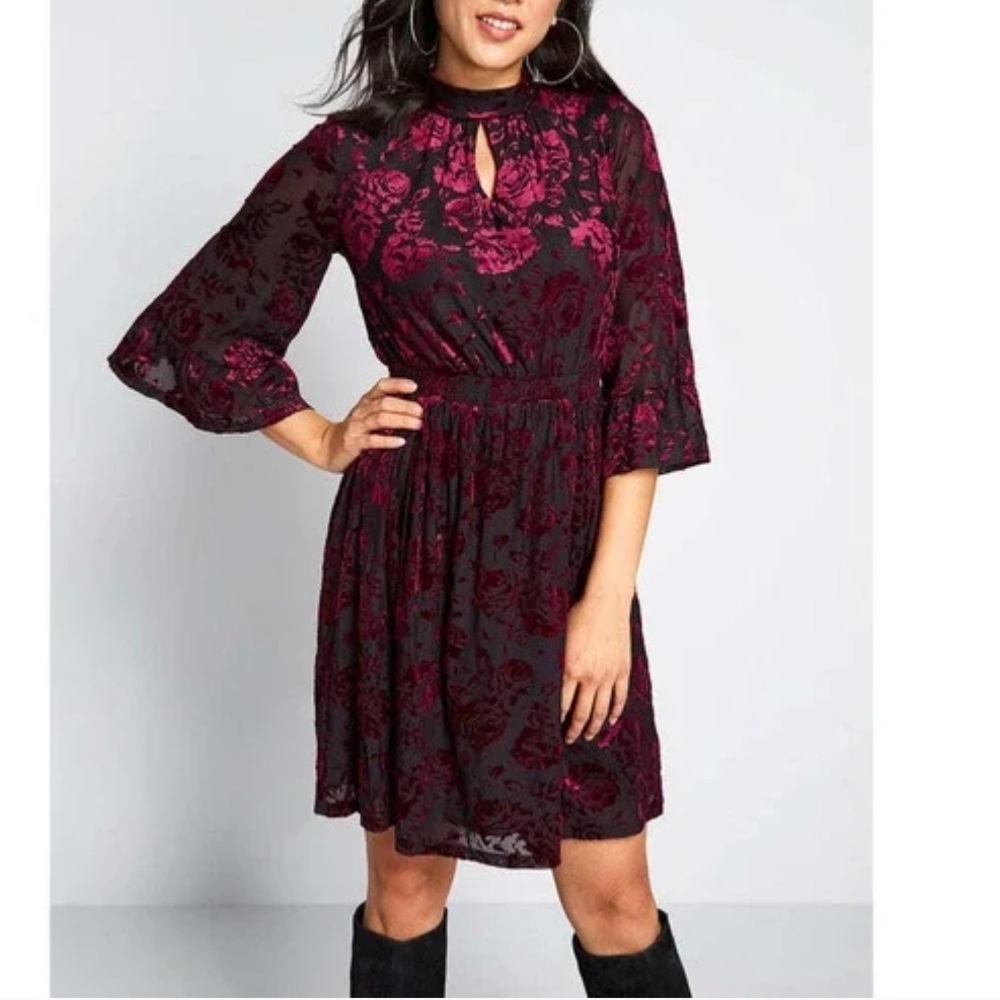 ModCloth Visionary Velvet Burnout Keyhole Dress Medium - Picture 1 of 16
